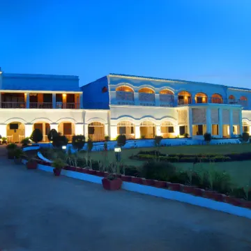 Chanakya Bnr Hotel