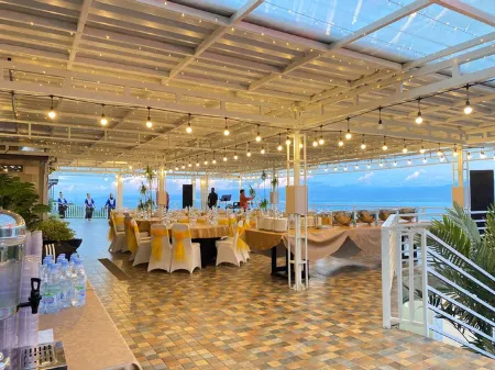 DKalora Hotel & Resort Отели в г. Палу