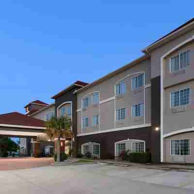 La Quinta Inn & Suites by Wyndham Deer Park Hotel Exterior