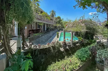 RedDoorz near Taman Bunga Nusantara Отели в г. Tanjungsari