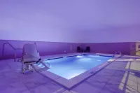 Comfort Inn & Suites Downtown Near University - piscine