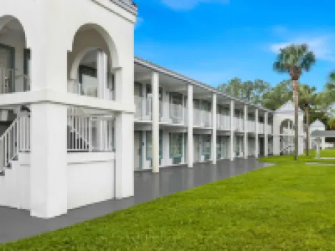 Suburban Studios Brunswick I-95 Hotels in Dock Junction