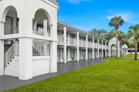 Suburban Studios Brunswick I-95