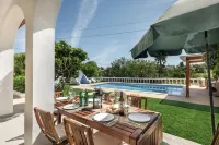 Villa V3 with Private Pool and Air Conditioning and Free Wifi Internet