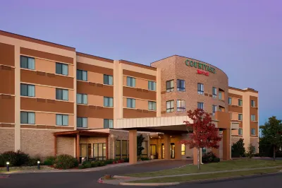 Courtyard Wichita Falls Hotel dekat Akin Auditorium