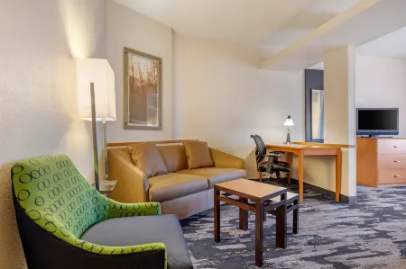 Fairfield Inn & Suites Rockford Отели рядом с достопримечательностью «Swanson Park»