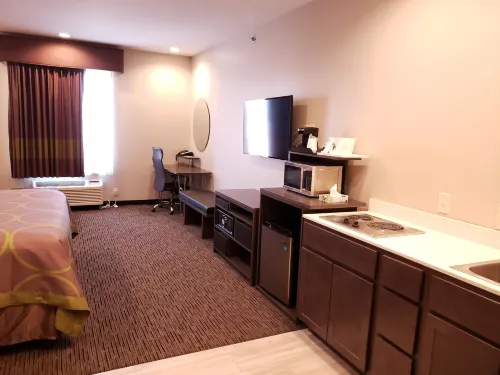 슈퍼 8 바이 윈덤 세인트 루이스 노스 제닝스 호텔