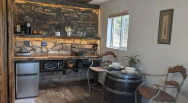 Lakefront guest house,  dock access. Kayak, peddleboat, and rowboat... fishing.