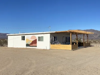 360’ views - 5 acres - stars - sunsets - hot tub - pool
