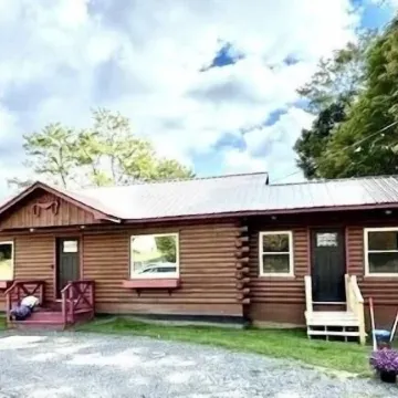 Beautiful log cabin close to all the wonders of the Adirondacks!