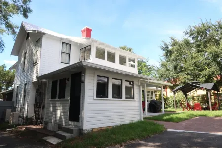 The Flowers House - Downtown Historic Home in the Heart of Mount Dora