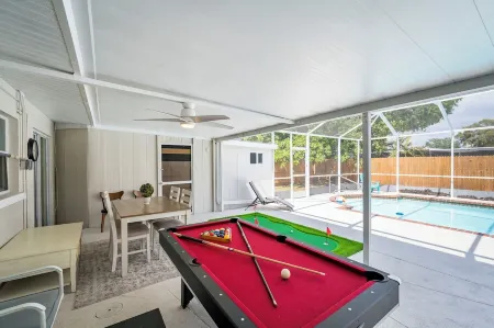 Gorgeous 4-bedroom Pool House in Bradenton with WiFi and AC Отели рядом с достопримечательностью «Биг Фиш»