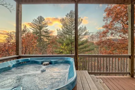 Mountain View ~ Sunsets on the Porch ~ Near Lake Burton!