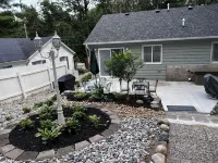 Relax & Unwind at Anna's Place! Stylish interior, gardens + a beautiful patio.