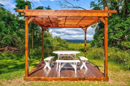 Poconos Mountain View Cottage Near Skiing, Hiking   NO CLEANING FEE!