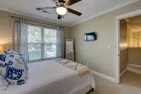 Walk to restaurants! 10min to beaches and downtown Charleston. Hotels near HandPicked