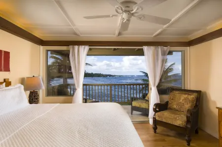 Oceanfront #5 at Hana Kai Maui - 2 BR/2 BA Upper Floor Corner 100ʻ from Water! Отели в г. Хана