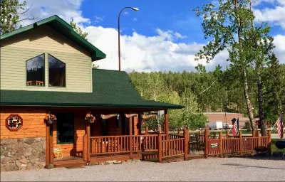 Mountain Peaks Inn, GREEN MOUNTAIN SUITE, Downtown Hill City Hotel dekat Black Hills Institute - Museum