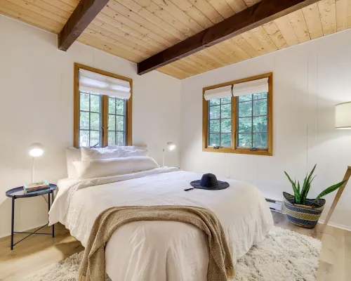Charming, updated Cabin in The Hideout Hotels in Lake Ariel