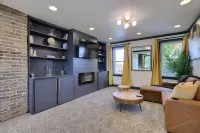 Modern Downtown Lancaster Apt – Walk to Train & Amtrak