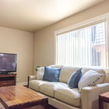 Updated 2-bedroom condo with pool