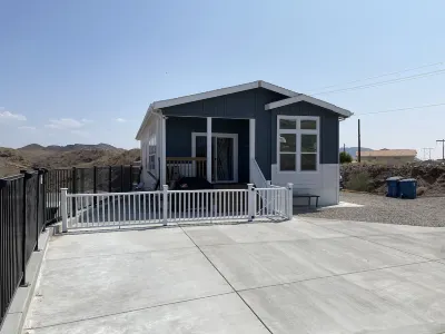 —BRAND NEW HOME--BEAUTIFUL RIVER VIEWS, LOTS OF PARKING Hotels near Colorado River