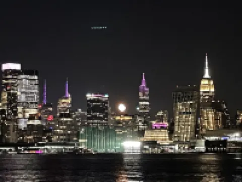 Spacious Studio apartment w/kitchen, outdoor space