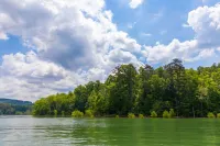 Norris Lake FarmHouse w/ Lakeviews, access and 140 acres to play.
