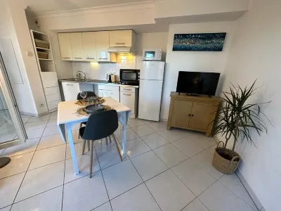 2P Plein Centre Juan LES Pins Proche Mer, Parking