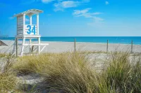 Swell Life at CB ~ 1/2 block to the beach w/ pool!