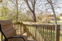 Townhouse Home Away from Home - 2 miles to Texas A&M