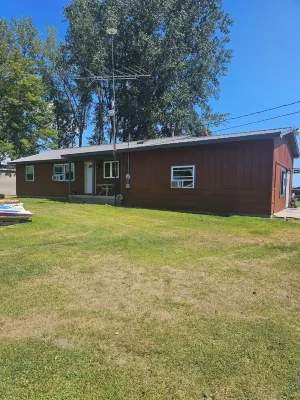 BEAUTIFUL HOME ON SAGINAW BAY