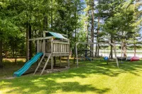 Family Friendly lake home, beach, level lot, fire pit, game room, dog friendly!