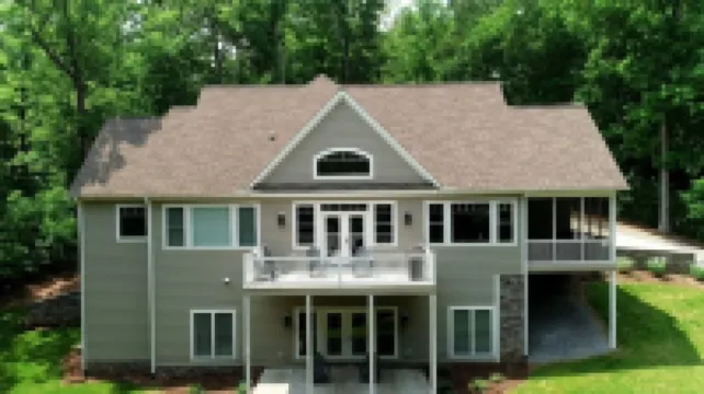 4 Bedrooms/Community Boat Docks/Nice Yard/Short walk to the Lake Hotels in 