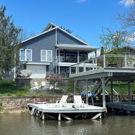 6 Bedroom Apple Valley Lakefront Perfect for Large Families Отели в г. Ховард Тауншип