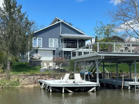 6 Bedroom Apple Valley Lakefront Perfect for Large Families