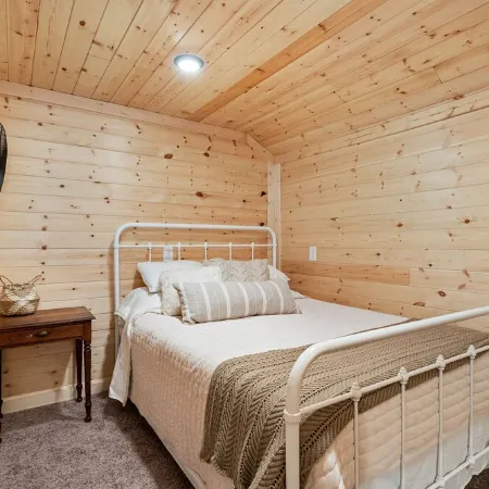 Beautiful cabin just seconds from Dale Hollow Lake!