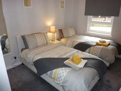 Lovely Paisley Central Location - 2 bedroom apartment. Sleeps 4 Adults  호텔
