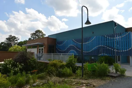 3 Bed 2 Bath Renovated Cozy Rustic Home Отели в г. Флойд