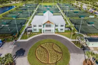 Elegant Golf Villa in the PGA National. Pool. Golf. Beach. Spa. Dog friendly.