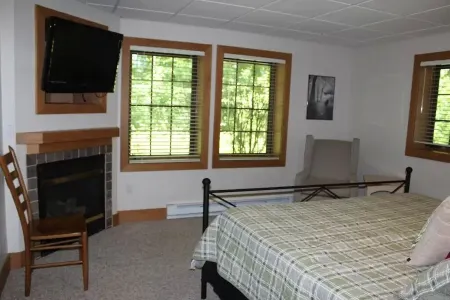 Beautiful Condo Located In Disciples Village ~ Steps to ski and water park!