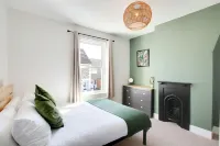 Delightful two bedroom cottage near town centre