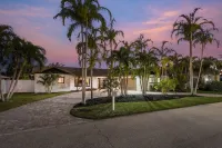 Stunning Paradise! Steps from the Beach+Pool+Golf