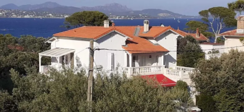 Small 30m2 house for 2 people on private property with swimming pool