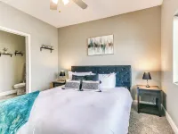 The Cascades at Jordan Creek WDSM/Pool/Tanning/Gym Hotels in 