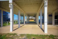 Steps to the Beach - BBQ + Backyard