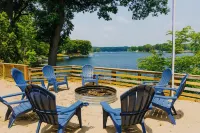 Lake Front Rustic Suite Rental