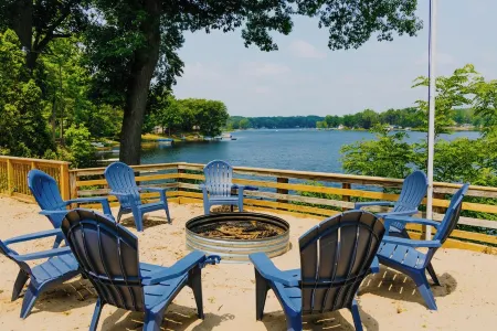 Lake Front Rustic Suite Rental