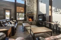 Gorgeous Mountain Lodge on Privately-Owned Lake - Sleeps 30!