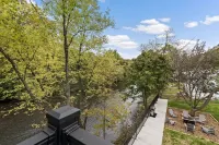 River view in Port Clinton! Minutes to Cabelas & Hawk Mountain!